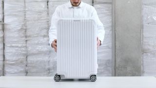 《Factory_Polycarbonate》RIMOWA 新系列旅行箱廣告