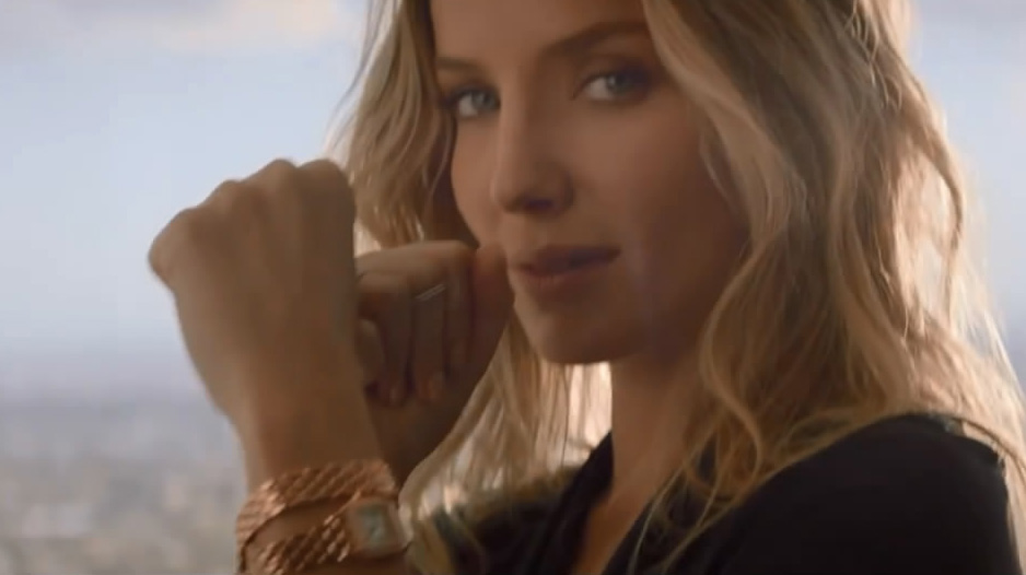 Cartier卡地亞手表 《Annabelle Wallis》