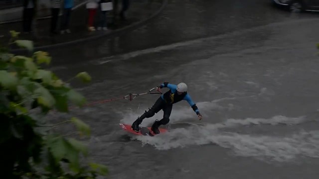 JEEP汽車 《 牽引尾波板公路滑水》